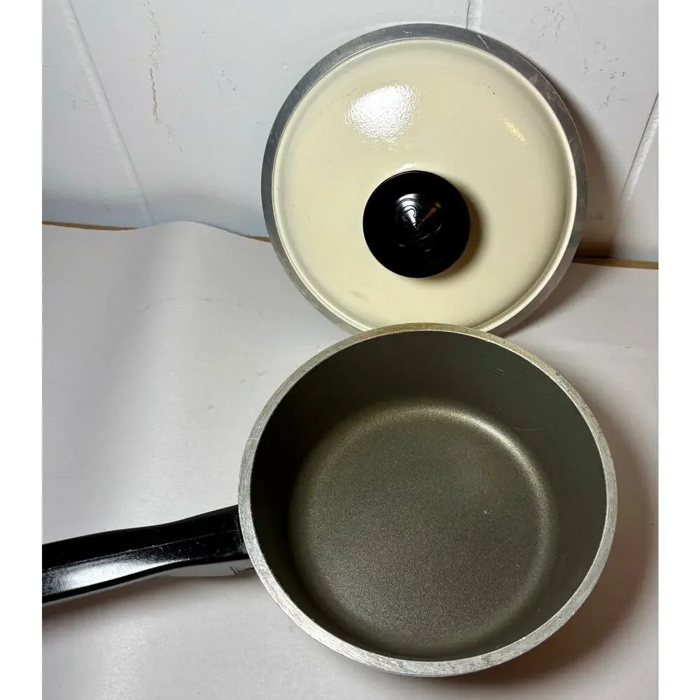 Vintage 1970s Club Aluminum 1.5QT Saucepan Cream Almond w/ Original Lid